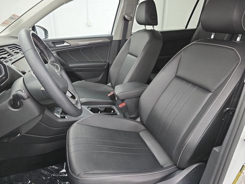 Certified 2022 Volkswagen Tiguan SE w/ Panoramic Sunroof Package image 15