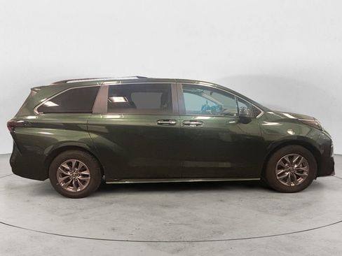Certified 2024 Toyota Sienna XLE image 6