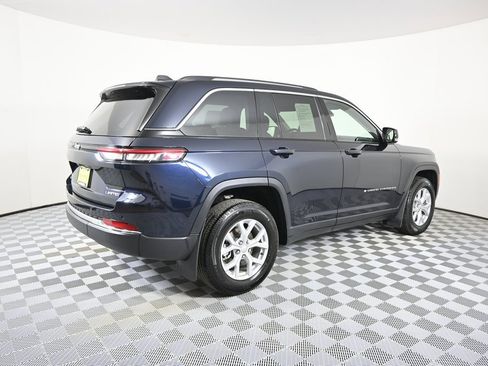 Used 2023 Jeep Grand Cherokee Limited image 6
