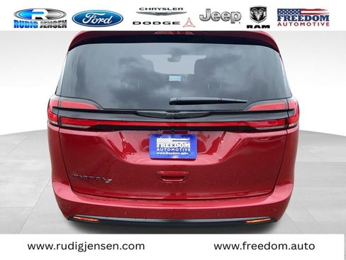 New 2026 Chrysler Pacifica Select image 7