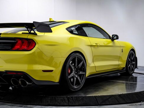 Used 2021 Ford Mustang Shelby GT500 w/ Carbon Fiber Track Pack image 17