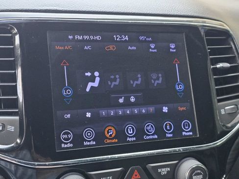 Used 2019 Jeep Grand Cherokee Altitude RWD image 16
