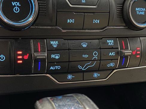 Used 2017 Ford Explorer XLT w/ Equipment Group 202A image 7