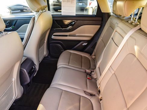 Used 2021 Lincoln Corsair AWD w/ Premium Package image 17