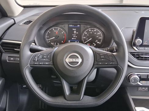 Used 2025 Nissan Altima 2.5 S FWD image 10