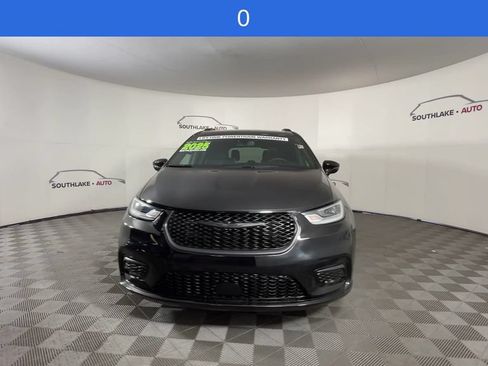 Used 2025 Chrysler Pacifica Limited FWD image 4