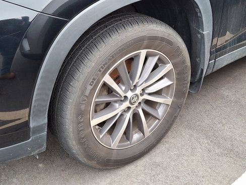 Used 2019 Toyota Highlander XLE image 6