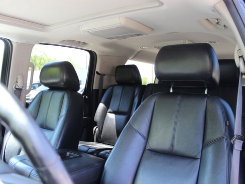 Used 2014 Chevrolet Suburban LT AWD/4WD image 18