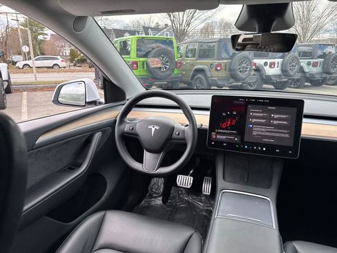 Used 2025 Tesla Model Y Performance AWD/4WD image 30