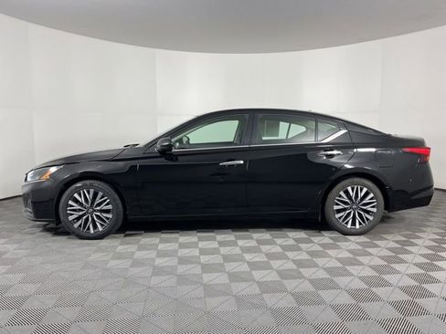 Used 2024 Nissan Altima 2.5 SV image 6