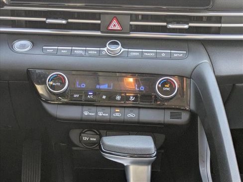 Used 2024 Hyundai Elantra SEL image 16