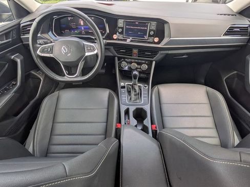 Used 2024 Volkswagen Jetta SE FWD image 14