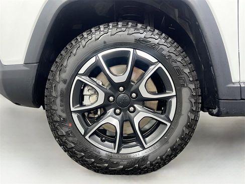 Used 2024 Jeep Compass Trailhawk image 29