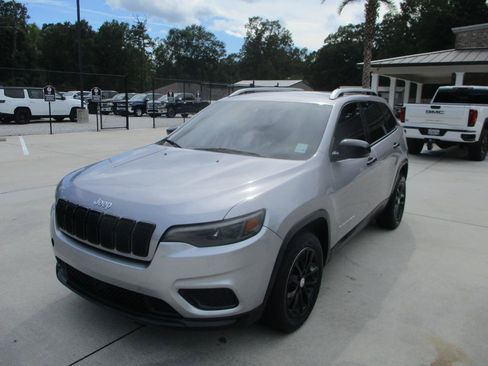 Used 2021 Jeep Cherokee Latitude FWD image 20