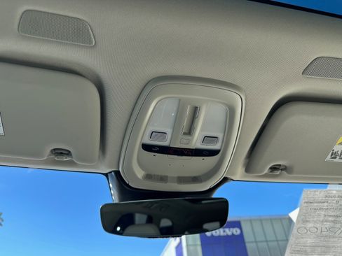 Used 2023 Volvo XC60 T8 Ultimate image 22