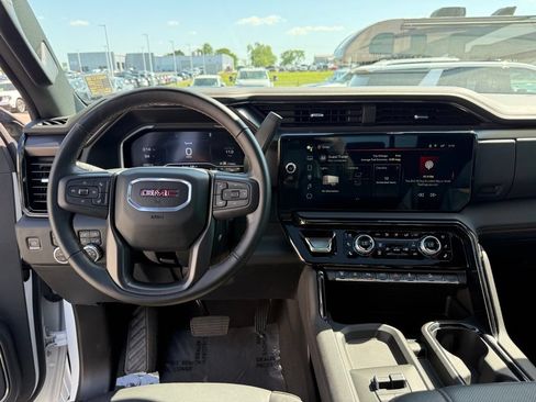 Used 2024 GMC Sierra 2500 AT4 w/ AT4 Premium Plus Package AWD/4WD image 16