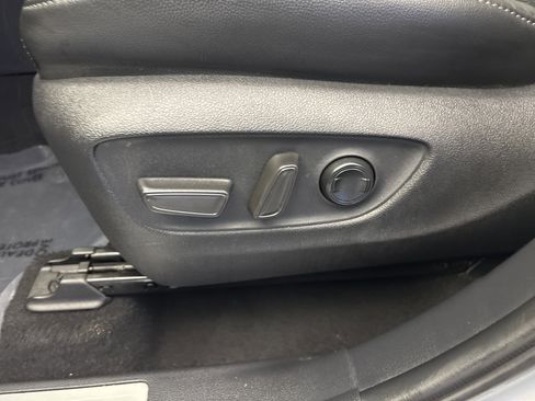 Used 2021 Toyota Highlander Limited FWD image 13