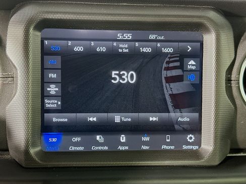 Used 2022 Jeep Wrangler Unlimited Sahara AWD/4WD image 19