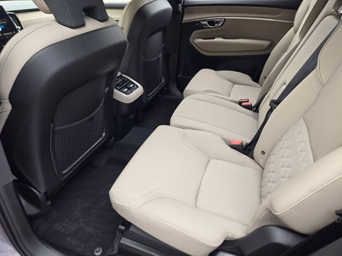 New 2026 Volvo XC90 B6 Core image 32