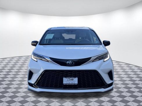 Used 2021 Toyota Sienna XSE FWD image 2