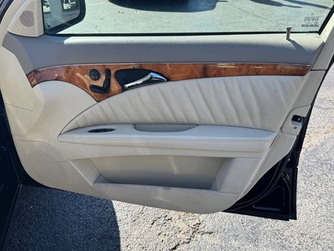 Used 2006 Mercedes-Benz E 350 4MATIC Sedan w/ Sunroof Pkg image 21