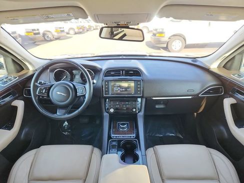 Used 2017 Jaguar F-PACE Prestige image 34
