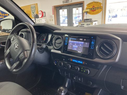 Used 2019 Toyota Tacoma 4x4 Double Cab image 20
