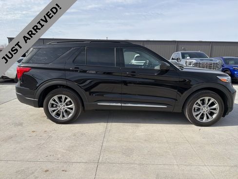 Used 2023 Ford Explorer XLT w/ Equipment Group 202A image 4