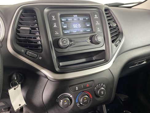 Used 2017 Jeep Cherokee Sport AWD/4WD image 25