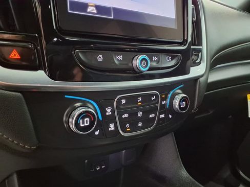Used 2023 Chevrolet Traverse LT FWD image 8