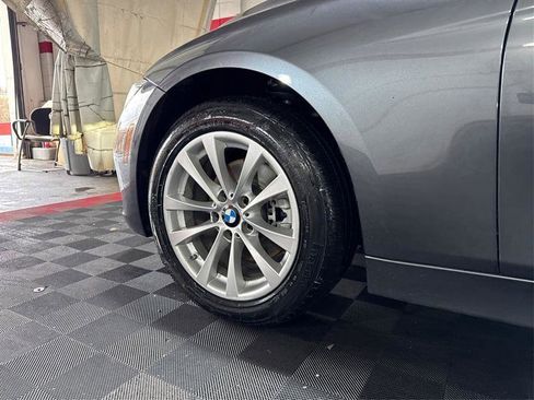 Used 2018 BMW 320i xDrive 320i xDrive image 30