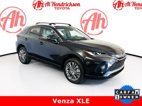 Used 2024 Toyota Venza XLE image 1