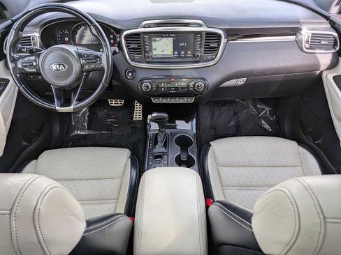 Used 2018 Kia Sorento SX image 29