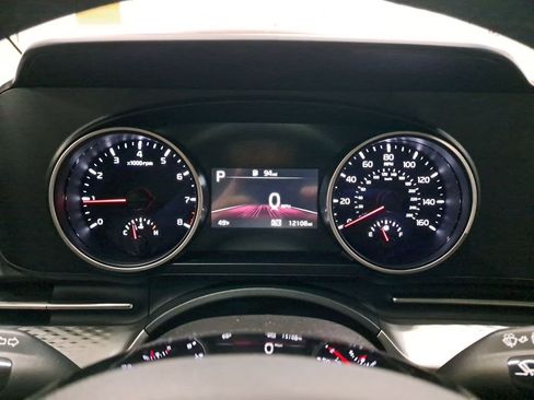 Used 2024 Kia Carnival LX image 23