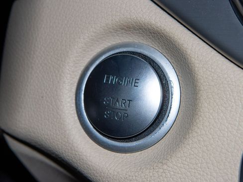 Used 2020 Mercedes-Benz GLA 250 w/ Multimedia Package image 31