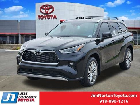 New 2026 Toyota Highlander Platinum AWD/4WD image 2