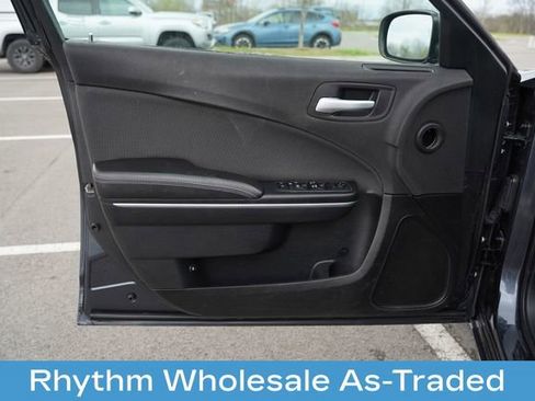 Used 2018 Dodge Charger SXT RWD image 12
