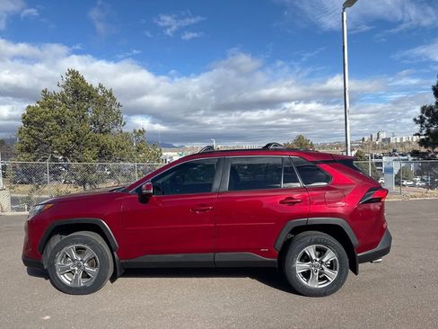 Used 2024 Toyota RAV4 XLE w/ Convenience Package image 4