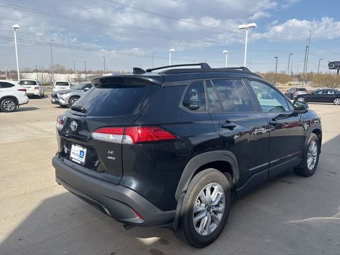 Used 2023 Toyota Corolla Cross LE image 5