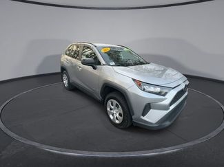 Used 2021 Toyota RAV4 LE video 3