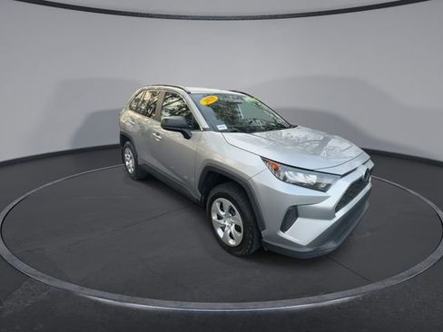 Used 2021 Toyota RAV4 LE image 3