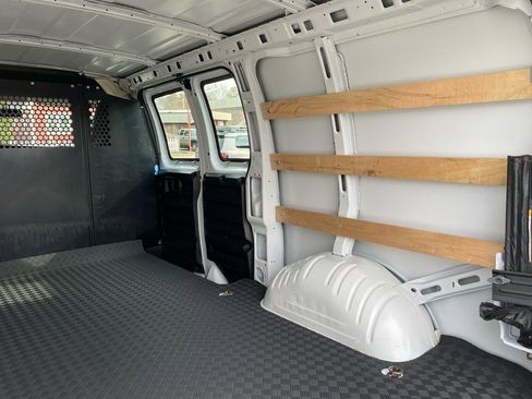 Used 2024 GMC Savana 2500 w/ Driver Convenience Package image 14