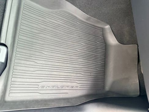 Used 2025 Ford Explorer Platinum w/ Ultimate Package image 40