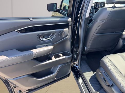Used 2025 Honda Pilot Touring image 29