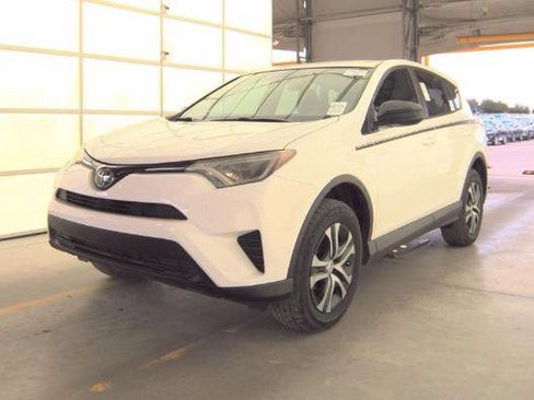 Used 2018 Toyota RAV4 LE FWD image 1