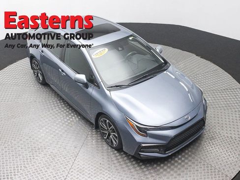 Used 2020 Toyota Corolla SE w/ SE Premium Package FWD image 3