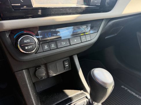 Used 2016 Toyota Corolla LE FWD image 12