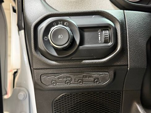 Used 2025 Jeep Wrangler Sport image 28