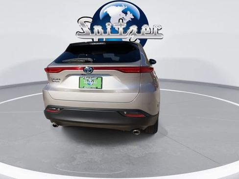 Used 2024 Toyota Venza LE image 8