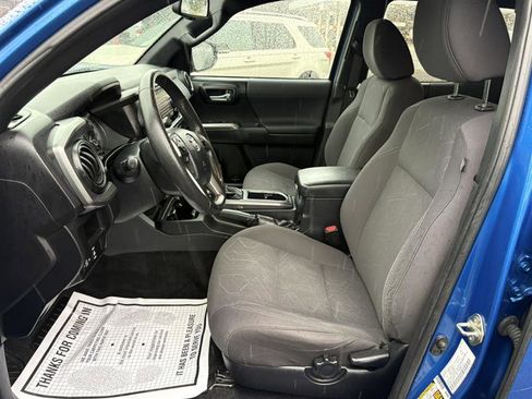 Used 2016 Toyota Tacoma TRD Sport image 7